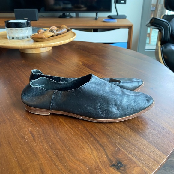 Zara Slip-On Leather Flats - Picture 1 of 4